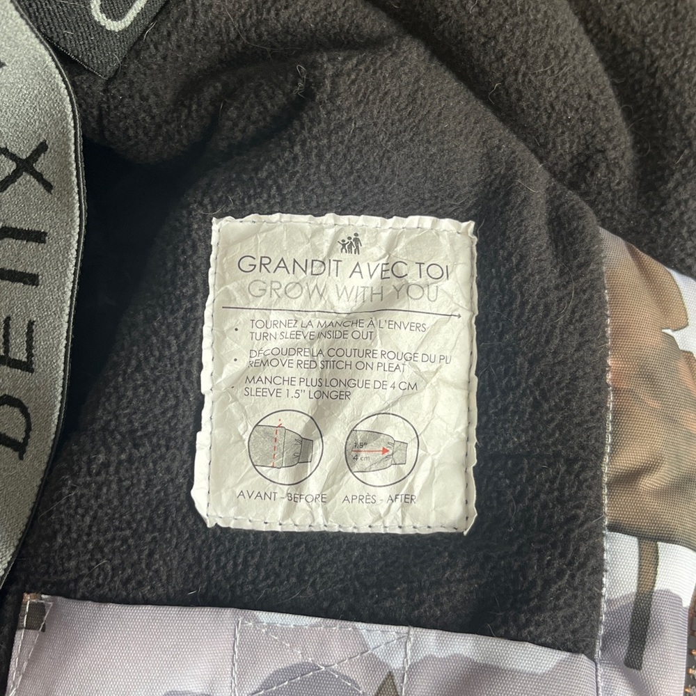 Deux par Deux One-Piece Teknik Snowsuit. Size 7 Kids. Like New! - Picture 6 of 7